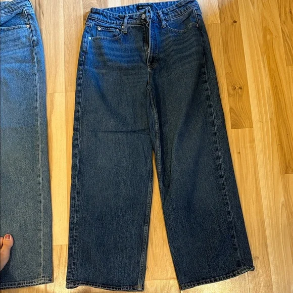 Two pairs of Free Assembly Classic Blue Denim Jeans - Picture 4 of 6